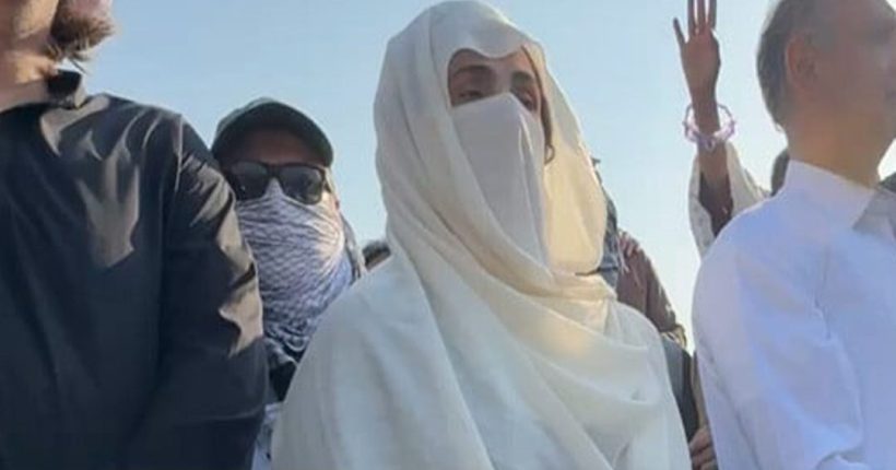 Bushra Bibi Vows Not to Leave D-Chowk Without Imran Khan, Tells PTI Workers to Stand Firm Bushra Bibi Vows Not to Leave D-Chowk Without Imran Khan, Tells PTI Workers to Stand Firm