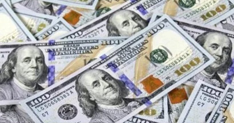 Woman Throws Away Ex-Boyfriend’s Fortune Worth Millions Woman Throws Away Ex-Boyfriend’s Fortune Worth Millions