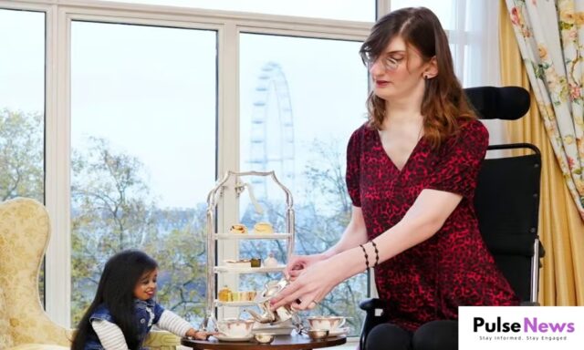 World's Tallest and Shortest Women Meet for the First Time, Their Video Goes Viral Pulse News