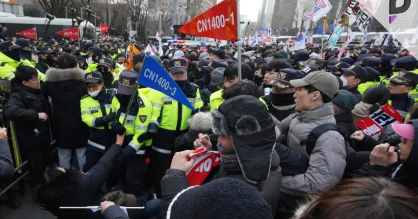 Protesters Storm South Korean Court After Yoon’s Detention Is Extended PULSE NEWS NETWORK Protesters Storm South Korean Court After Yoon’s Detention Is Extended PULSE NEWS NETWORK